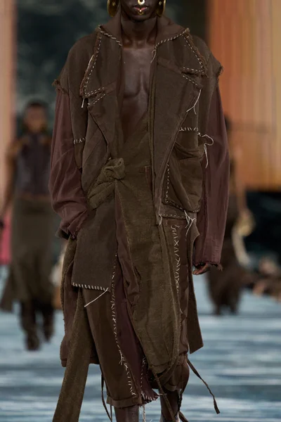 Look 242